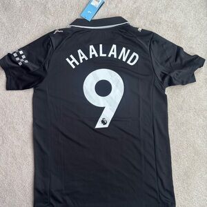 Manchester City Haaland jersey small new with tags soccer puma 25/26 third